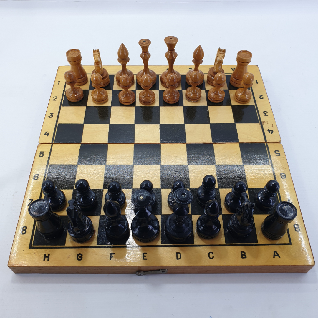 Набор шахмат с игровой доской 30х30см, СССР. Картинка 1